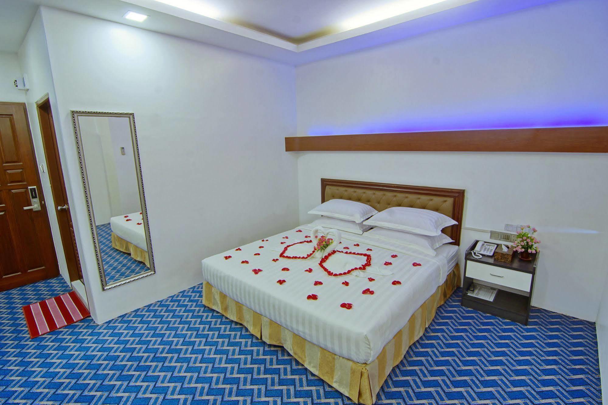 Perfect Hotel Mandalay Exterior foto